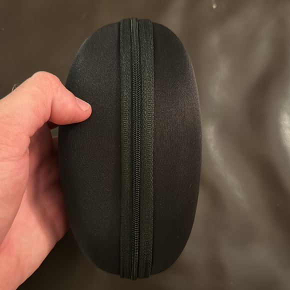 Oakley Radar Array Soft Shell Vault Sunglasses Case. - Picture 7 of 8